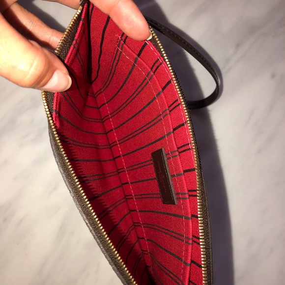 Louis Vuitton Neverfull Wristlet - Picture 3 of 4